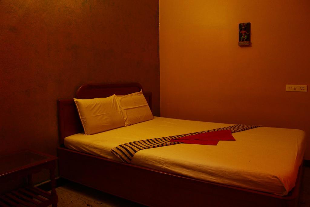 Hotel L'Ocean Puduccseri Kültér fotó